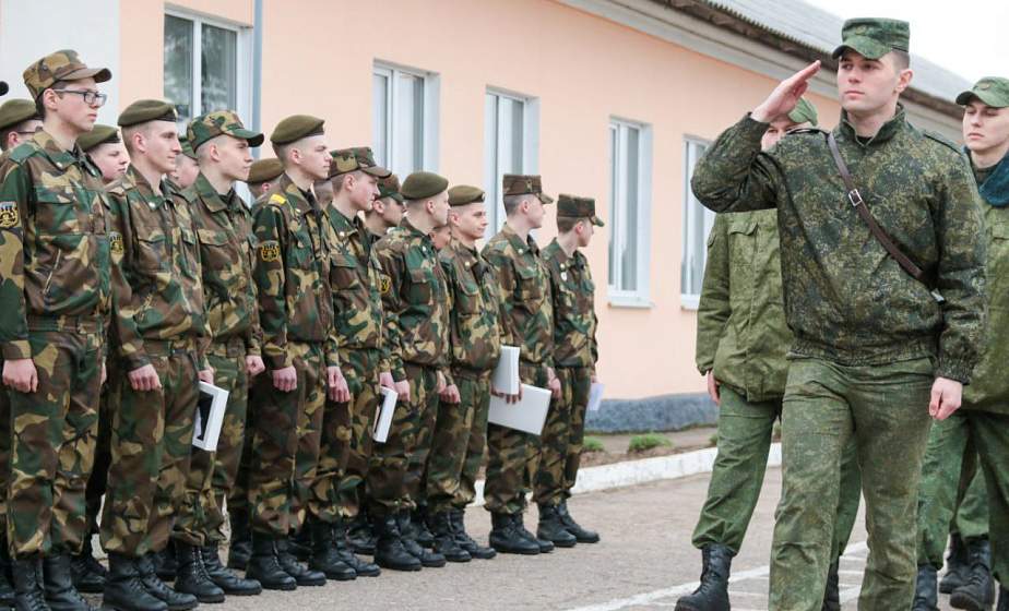 В 557-й инженерной бригаде чествовали военнослужащих, отслуживших срочную военную службу
