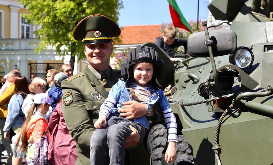 Художественный пленэр и выставка военной техники. Как Гродно праздновал 78-ю годовщину Великой Победы  