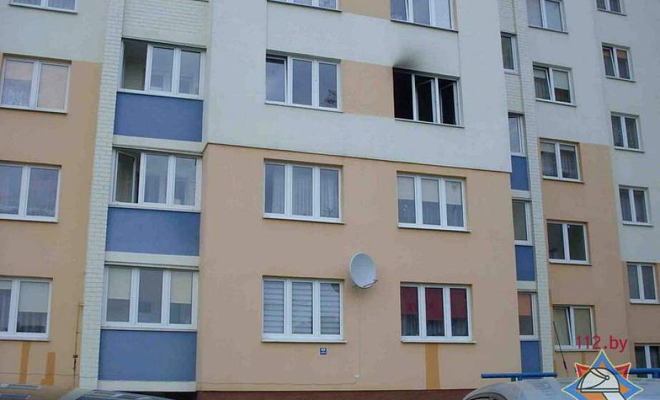 Гродненка едва не сожгла квартиру, оставив горящую свечу в пластиковом стакане