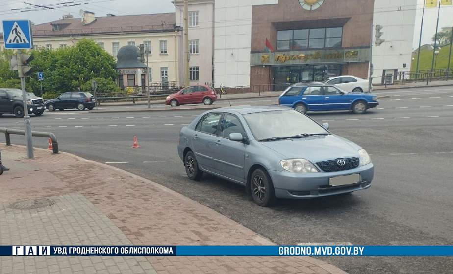 В Гродно велосипедистка попала под колеса легковушки