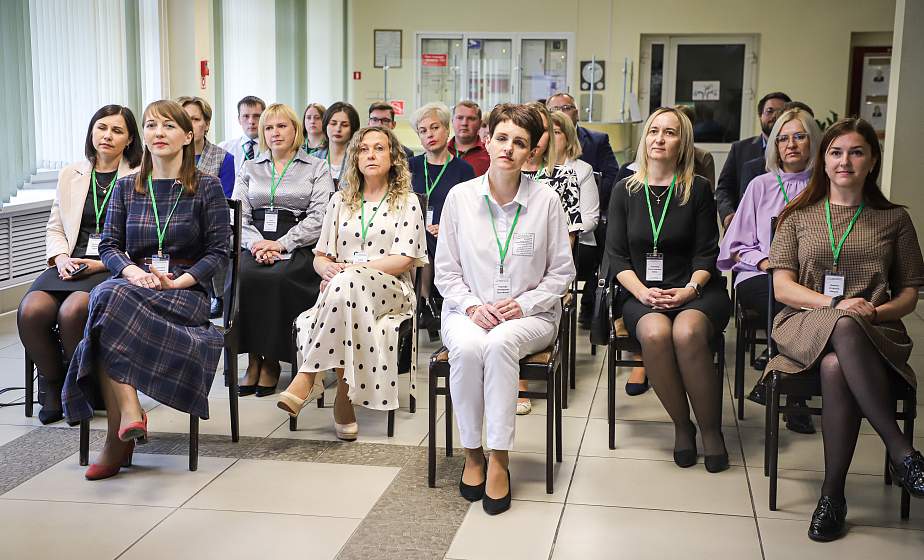 В Гродно вручили сертификаты выпускникам школы педагогического лидера 