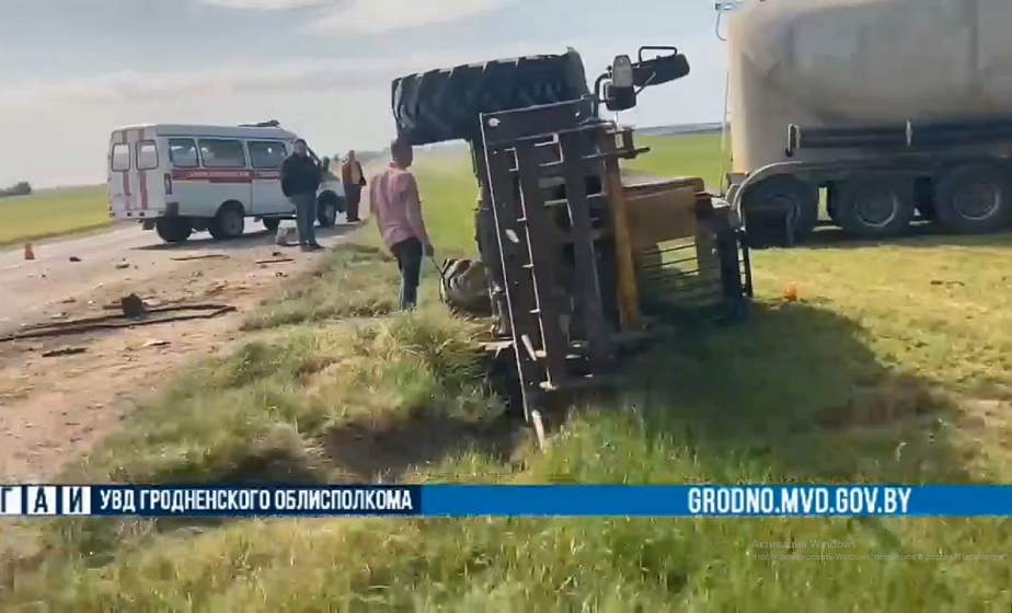 В Гродненском районе большегруз столкнулся с погрузчиком "МАЗ"
