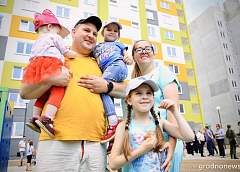 ФОТОФАКТ: Новый электродом в Слониме встречает новоселов