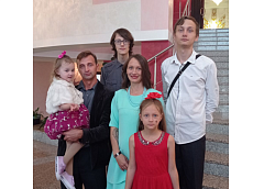 «У меня есть все, о чем мечтала, и большего мне не надо!» Многодетная мама Наталия Бобрович из Сморгони удостоена ордена Матери