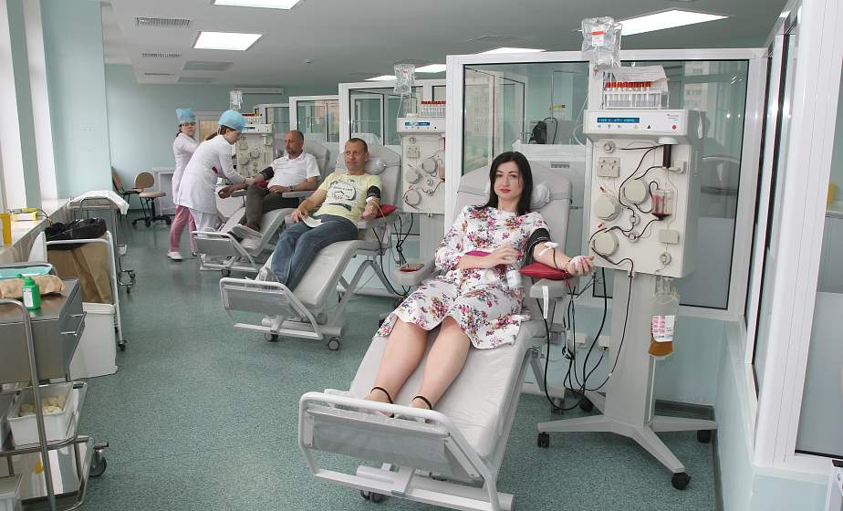 «Донорство – благотворительность, которая посильна многим». Главврач областного центра трансфузиологии о том, почему люди становятся донорами