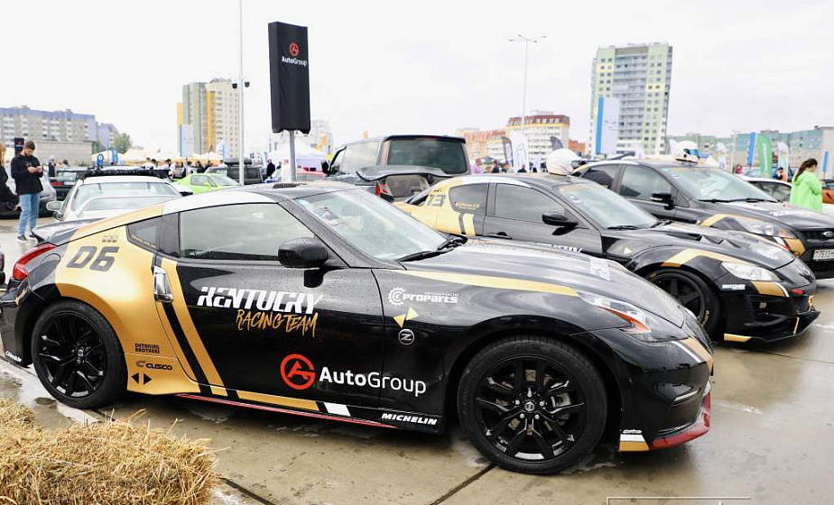 Раритетный «Lincoln» и уникальные модели «BMW». В Гродно проходит автофестиваль «ЛАКАЦЫЯ» (+видео)