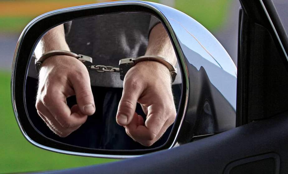 В Гродно двое мужчин хотели украсть крупную деталь авто из чужого гаража, но попались на месте преступления