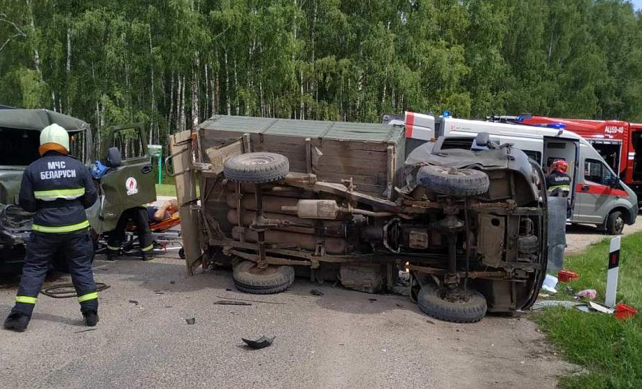 В Кореличском районе столкнулись два грузовика, потребовалась помощь спасателей