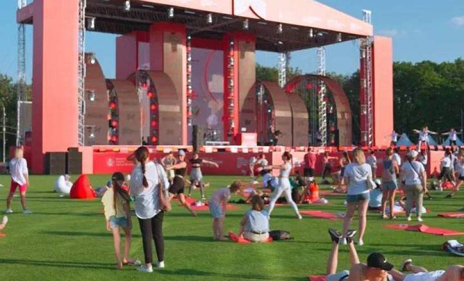 Колесо обозрения, редкие деликатесы и шоу экскаваторов: зачем ехать в Москву на урбанистический форум