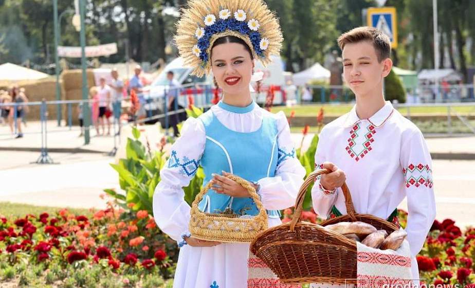 В Свислочи прошел каравай-фест "Бацькава булка"