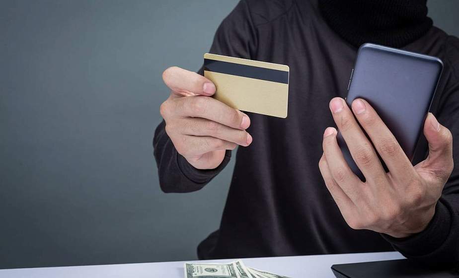 Жительница Сморгони повелась на уловки мошенников и перевела им свои сбережения