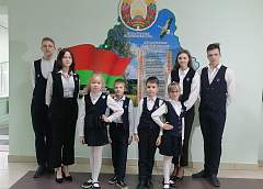 В школах Гродненщины вводится второй обязательный элемент школьной одежды. Узнали, что выбирают чаще всего и как относятся к новации родители и сами учащиеся