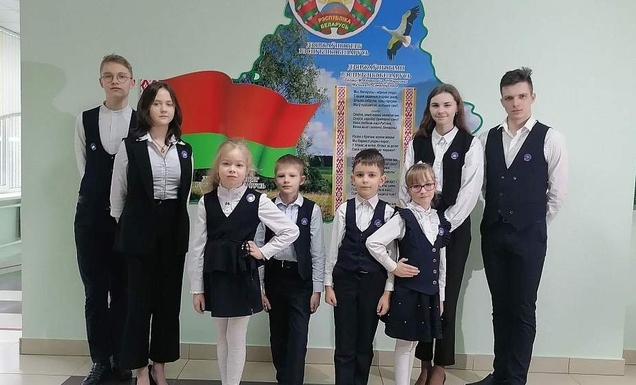 В школах Гродненщины вводится второй обязательный элемент школьной одежды. Узнали, что выбирают чаще всего и как относятся к новации родители и сами учащиеся