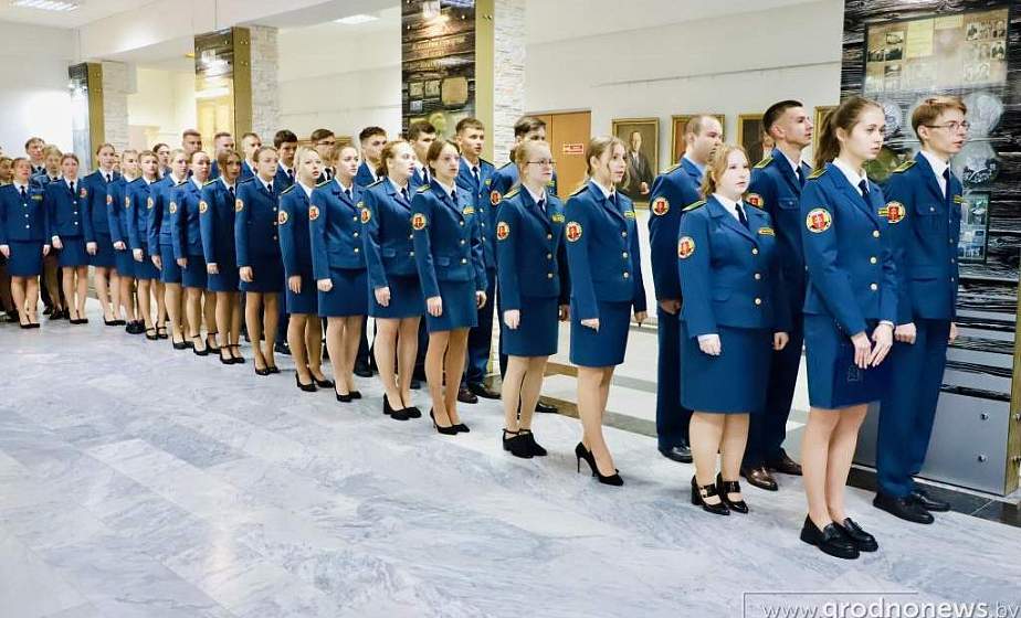 В Купаловском университете будущие таможенники торжественно принесли клятву на верность Родине и университету