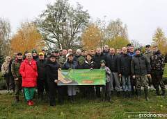 Садят деревья по зову души и сердца. Сотрудники Комитета государственного контроля Гродненской области приняли участие в акции «Аднавiм лясы разам» 