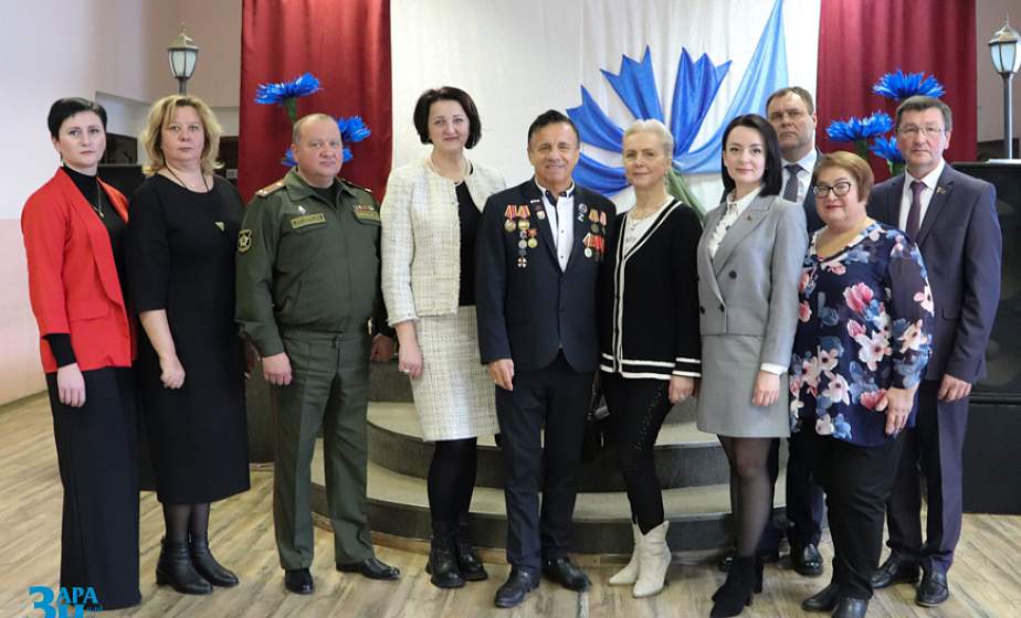 «У меня есть пример служения Родине – мой дядя Василий Петрович Жуков». Мостовщину посетил двоюродный племянник Героя Советского Союза В. П. Жукова