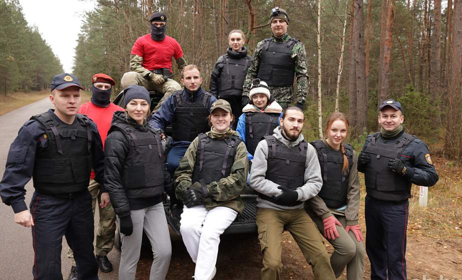 Справились на отлично. Представители СМИ региона попробовали преодолеть полосу препятствий спецназа