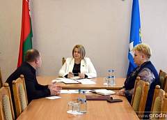 Председатель Гродненского областного Совета депутатов Елена Пасюта провела личный прием граждан в Щучине 