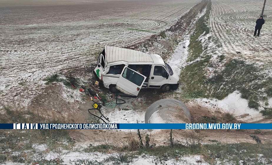 В Гродно произошло ДТП: водитель не справился с управлением и съехал в кювет