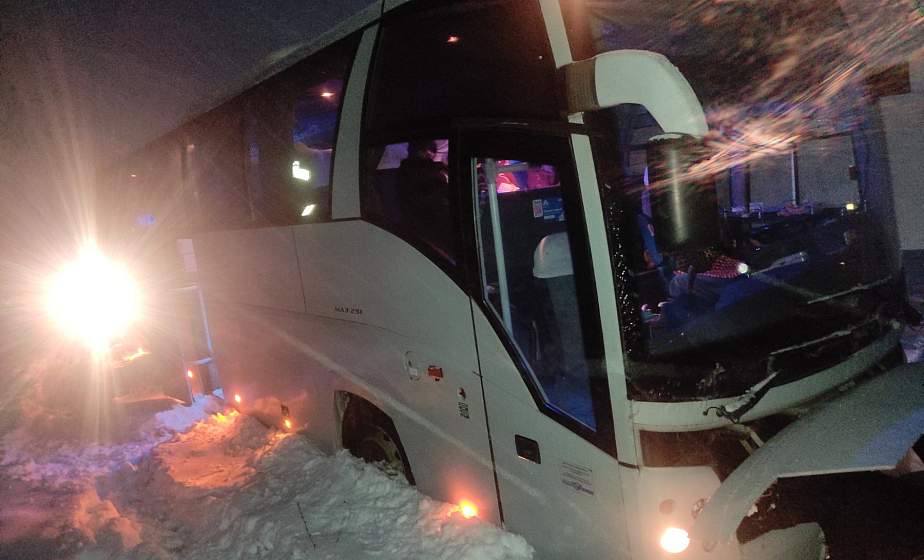В Слонимском районе произошло ДТП: автобус с детьми съехал в кювет