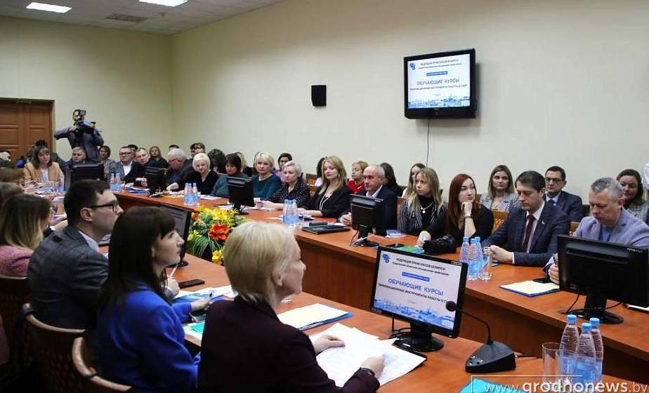 «Доносить честную и объективную информацию». В Гродно стартовали обучающие курсы для работников СМИ