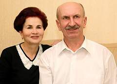 На семейных часах –  тридцать шесть... лет