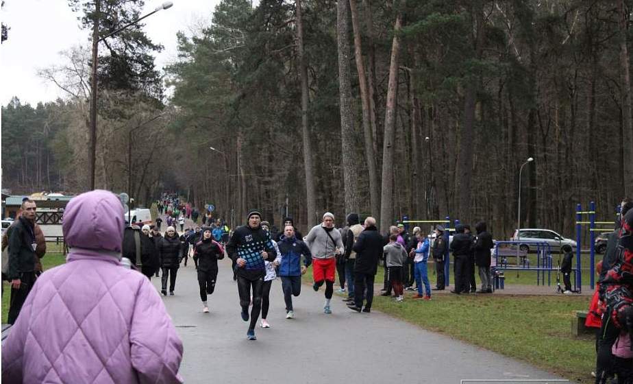 «В Новый год со здоровым образом жизни». В первый день 2024 года в Гродно состоялся забег трезвости