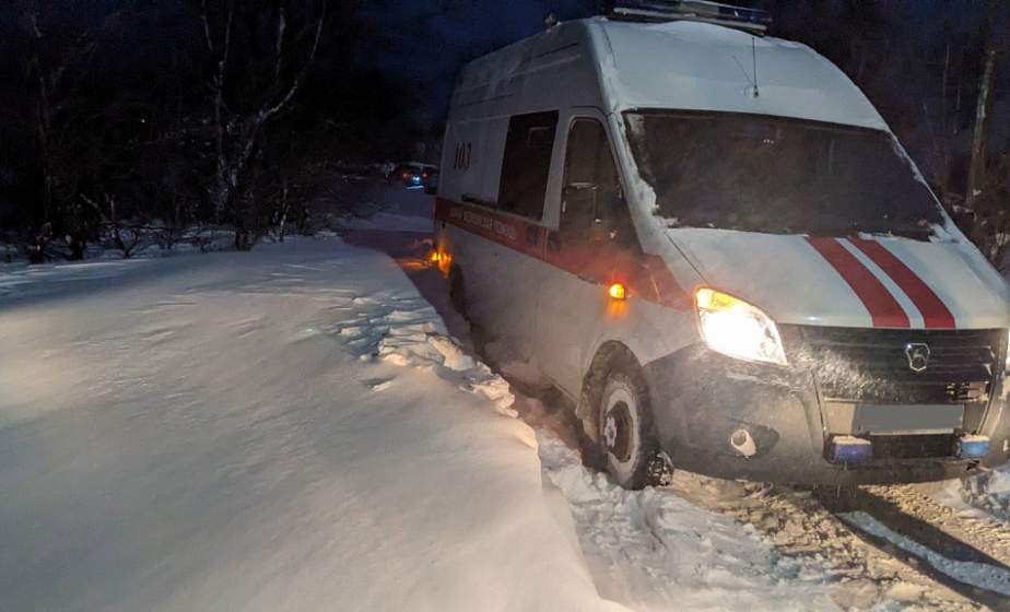 Два школьных автобуса и машину скорой помощи помогли отбуксировать спасатели в Гродненской области