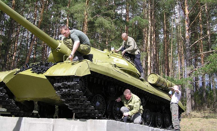 Пограничники вышли на субботник