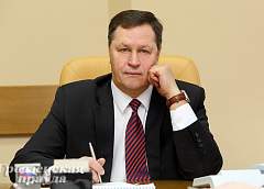Прямую линию с жителями области провел управляющий делами облисполкома Игорь Попов
