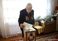 Благодаря возможности проголосовать на дому ветеран Великой Отечественной войны Раиса Сидлова не пропустила ни одни выборы