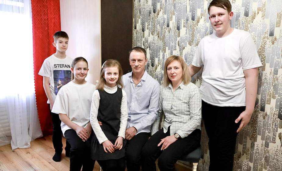 Працавіты работнік, спагадлівы муж і любячы бацька. У новым праекце «Ганаруся табой, БАЦЬКА» расказваем аб прадстаўніках моцнага полу, якія сталі апорай і прыкладам для сваёй сям’і
