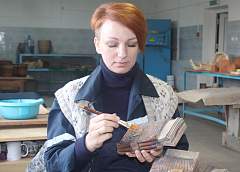 Продукция качественная, технологии уникальные, а прибыли нет. Побывали в цеху керамических изделий в Волковыске и попытались понять, что поможет сохранить  аутентичное производство