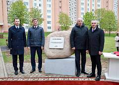 В Гродно заложили капсулу времени и высадили аллею деревьев в честь 100-летия образования органов торговли Беларуси