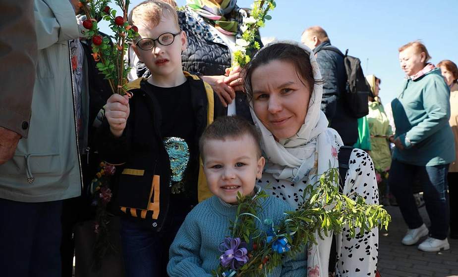 Православные верующие празднуют Вербное воскресенье