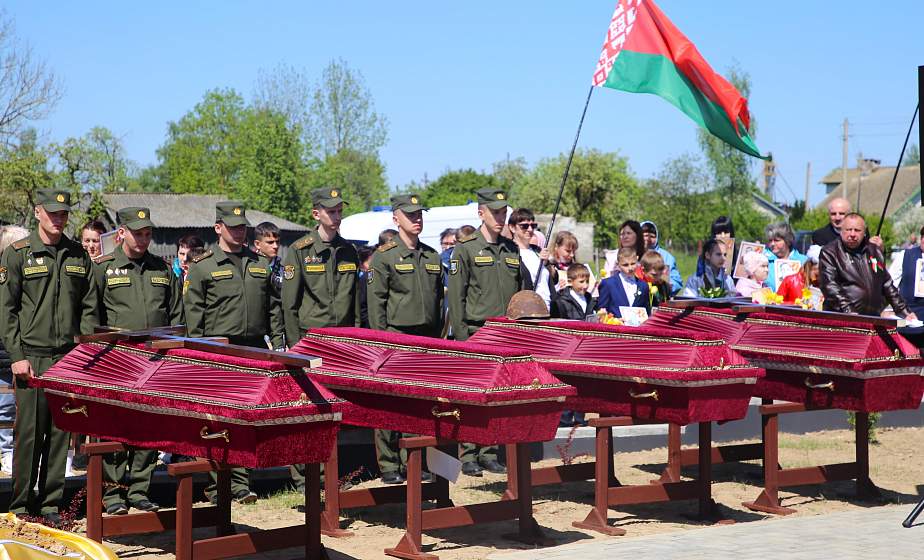 Останки 64 солдат Красной Армии перезахоронили в Слонимском районе