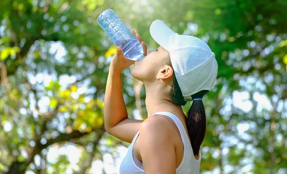 Как пережить жару и обезопасить себя от теплового удара, рассказал врач