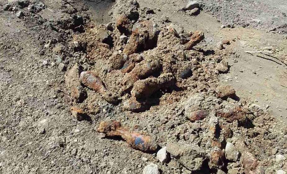 В Зельвенском районе рабочие раскопали артснаряды времен войны 