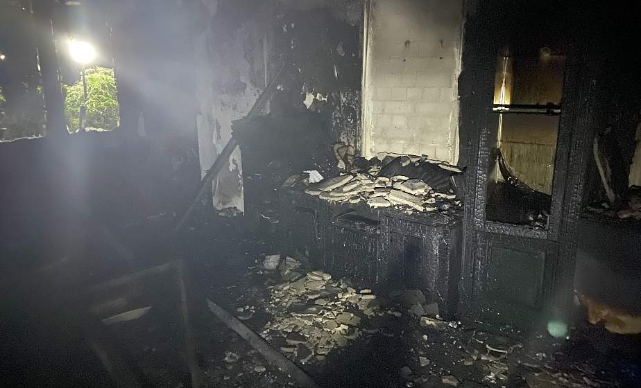 8 человек спасли, 15 эвакуировали. В доме на Девятовке произошел пожар