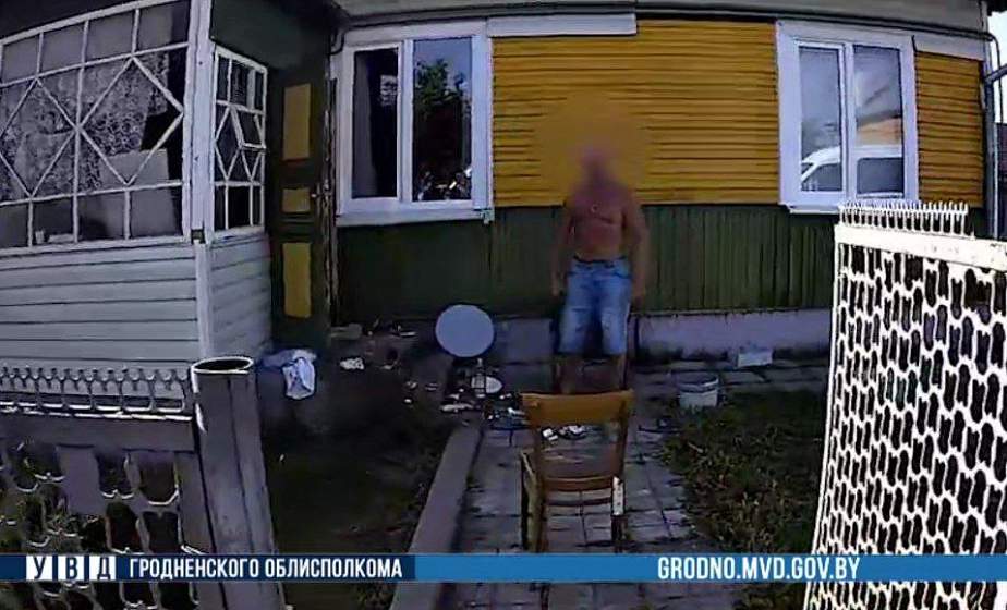 Пьяный гродненец угрожал милиционерам ножом. Усмирить его смогли только резиновые пули