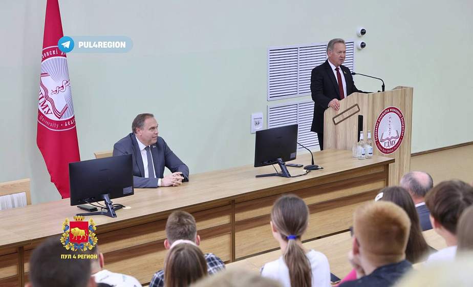 Владимир Караник встретился с первокурсниками Гродненского медуниверситета