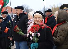 В Гродно отметили 107-летие Октябрьской революции. Торжественный митинг прошел на площади Ленина