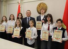 Школьников из разных районов области пригласили на экскурсию в Гродненский облисполком