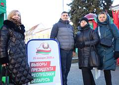 Гродненцы продолжают ставить подписи за выдвижение кандидатов в Президенты