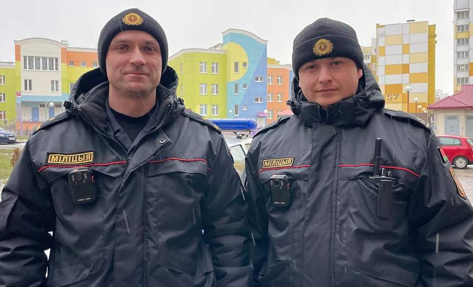 В Гродно милиционеры потушили загоревшийся микроавтобус