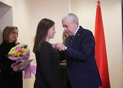Многодетным мамам Ленинского района вручили орден Матери 