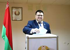Член Совета Республики Павел Ошурик отдал свой голос за благополучие и стабильность в стране