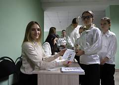 Спортивная площадка, скейтдром или зона пляжного отдыха. За что голосовали юные гродненцы на детских участках для голосования? 
