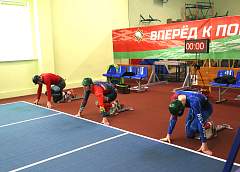 Первый соревновательный день Республиканского чемпионата по пожарно-спасательному спорту в помещении проходит в Гродно 