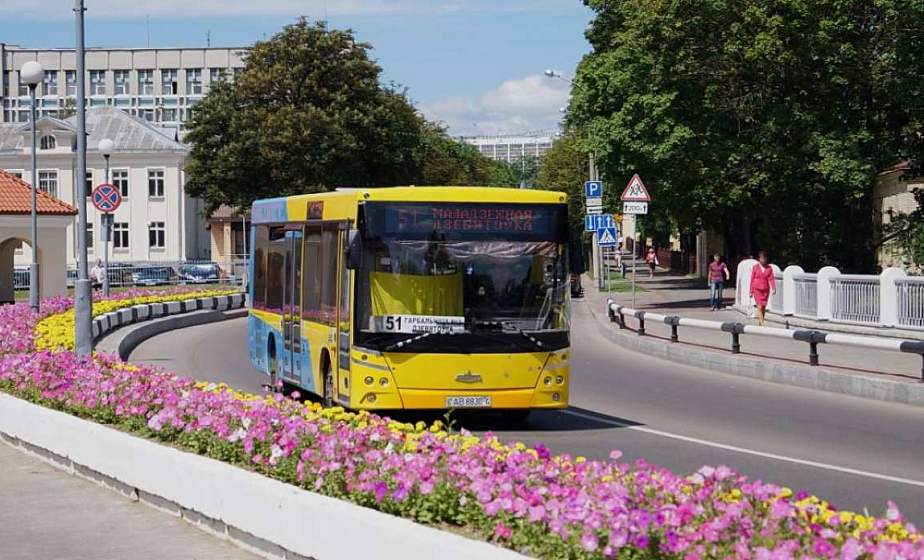 Должен ли водитель автобуса повторно открывать двери для опоздавших пассажиров